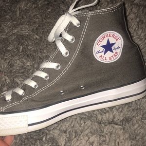 🐨GRAY CONVERSE ALL STAR HI-TOPS🐨